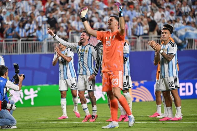 FIFA World Cup, WM, Weltmeisterschaft, Fussball 2026 - Group J - Argentina vs Algeria Players of Argentina greet their supporters after winning the FIFA World Cup 2026 group stage match Algeria against Argentina, in Kansas City, Missouri, USA, 16 June 2026. KANSAS CITY United States  Copyright: xAMYxKONTRASx