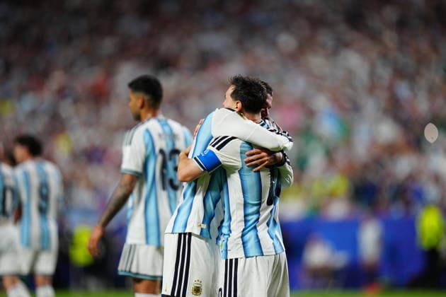 Argentina v Algeria - FIFA World Cup, WM, Weltmeisterschaft, Fussball 2026 - Group J KANSAS CITY, UNITED STATES - JUNE 16: Lionel Messi of Argentina celebrates with teammates after completing a hat-trick during the 2026 FIFA World Cup First Stage Group J match between Argentina and Algeria at Arrowhead Stadium (Kansas City Stadium) in Kansas City, Missouri, United States on June 16, 2026. Hakan Akgun Anadolu Missouri United States. Editorial use only. Please get in touch for any other usage.  Copyright: x2026xAnadoluxHakanxAkgunx