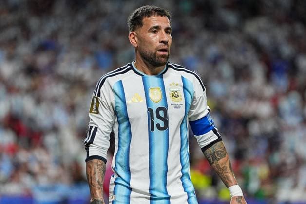 Nicolas Otamendi of Argentina watches on Argentina v Algeria, 2026 FIFA World Cup, WM, Weltmeisterschaft, Fussball Group J, Football, Kansas City Stadium, Kansas, Missouri, USA - 16 Jun 2026Kansas Kansas City Stadium Missouri (MO) United States of America EDITORIAL USE ONLY No use with unauthorised audio, video, data, fixture lists, club league logos or live services. Online in-match use limited to 120 images, no video emulation. No use in betting, games or single club league player publications.  Copyright: xIsmaelxAdnan Shutterstockx 16929214fe