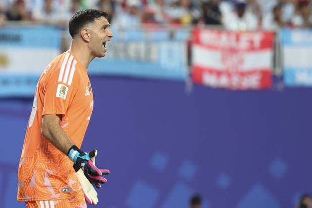 Emiliano Martínez of Argentina reacts during the FIFA World Cup, WM, Weltmeisterschaft, Fussball 2026 group stage match Argentina against Algeria at Arrowhead Stadium in Kansas, United States, 16 June 2026. FIFA World Cup 2026 - Group J - Argentina vs Algeria !ACHTUNG: NUR REDAKTIONELLE NUTZUNG!  Copyright: xJuanxIgnacioxRoncoronix GR3165 0859319699st