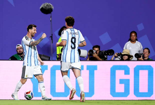 (260617) -- KANSAS CITY, June 17, 2026 -- Lionel Messi (L) of Argentina celebrates his score during the group J match between Argentina and Algeria at the FIFA World Cup, WM, Weltmeisterschaft, Fussball 2026 at Kansas City Stadium in Kansas City, the United States, June 16, 2026. ) (SP)U.S.-KANSAS CITY-FOOTBALL-FIFA WORLD CUP-GROUP J-ARG VS ALG LixMing 
