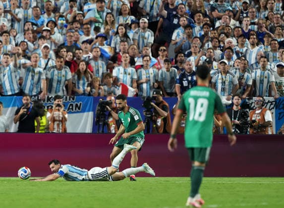 (260617) -- KANSAS CITY, June 17, 2026 -- Lionel Messi (L) of Argentina is seen during the group J match between Argentina and Algeria at the FIFA World Cup, WM, Weltmeisterschaft, Fussball 2026 at Kansas City Stadium in Kansas City, the United States, June 16, 2026. ) (SP)U.S.-KANSAS CITY-FOOTBALL-FIFA WORLD CUP-GROUP J-ARG VS ALG DuxYu 