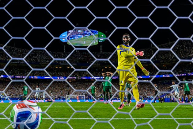 260616 Goalkeeper Luca Zidane of Algeria reacts after letting in the 2-0 goal by Lionel Messi of Argentina (not pictured) during the FIFA World Cup, WM, Weltmeisterschaft, Fussball 2026 football match between Argentina and Algeria on June 16, 2026 in Kansas City. Photo: Joel Marklund BILDBYRAN kod JM JM0825 bbeng fotboll football soccer fotball vm fotbolls-vm fotball-vm fotbolls-vm 2026 fifa world cup 2026 argentina algeria algeriet depp *** June 16, 2026  Copyright: JOELxMARKLUND BB260616JM100