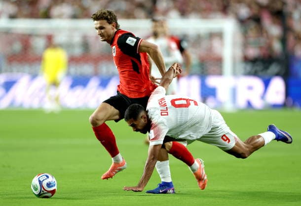 FIFA World Cup, WM, Weltmeisterschaft, Fussball 2026 - Group J - Austria vs Jordan Stefan Posch (L) of Austria in action against Ali Olwan of Jordan during the FIFA World Cup 2026 group stage match Austria against Jordan, in San Francisco, USA, 16 June 2026. SAN FRANCISCO United States  Copyright: xBENJAMINxFANJOYx