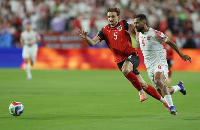 FIFA World Cup, WM, Weltmeisterschaft, Fussball 2026 - Group J - Austria vs Jordan Stefan Posch (L) of Austria in action against Ali Olwan of Jordan during the FIFA World Cup 2026 group stage match Austria against Jordan, in San Francisco, USA, 16 June 2026. SAN FRANCISCO United States  Copyright: xBENJAMINxFANJOYx