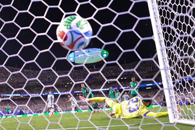 Luca Zidane of Algeria receives a goal during the FIFA World Cup, WM, Weltmeisterschaft, Fussball 2026 group stage match Argentina against Algeria at Arrowhead Stadium in Kansas, United States, 16 June 2026. FIFA World Cup 2026 - Group J - Argentina vs Algeria !ACHTUNG: NUR REDAKTIONELLE NUTZUNG!  Copyright: xJuanxIgnacioxRoncoronix GR3286 20260617-55020617238_1