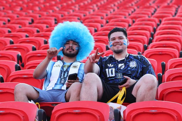 KANSAS CITY, MO - JUNE 16: Argentina fans arrive early before the FIFA World Cup, WM, Weltmeisterschaft, Fussball 2026 Group J match between Argentina and Algeria on June 16, 2026 at Kansas City Stadium in Kansas City, MO. (Photo by Scott Winters Icon Sportswire) SOCCER: JUN 16 FIFA World Cup 26 Group J - Argentina vs Algeria EDITORIAL USE ONLY Icon2606161023