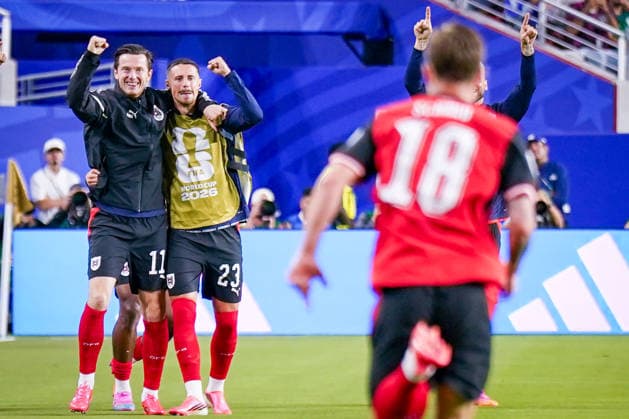 USA: Fußball FIFA World Cup, WM, Weltmeisterschaft, Fussball 2026 Gruppenphase Gruppe J Österreich vs Jordanien San Francisco Bay Area Stadium Levi™s Stadium (Santa Clara County, Kalifornien): Tor und Torjubel zum 1:0 durch Romano Schmid (Österreich 18) Freude, Emotionen, Jubel bei Michael Gregoritsch (Österreich 11) Marco Friedl (Österreich 23)