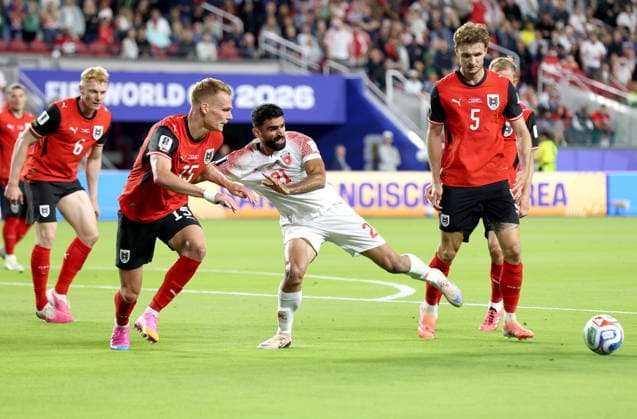 FIFA World Cup, WM, Weltmeisterschaft, Fussball 2026 - Group J - Austria vs Jordan Stefan Posch (R) and Philipp Lienhart of Austria in action against Nizar Al-Rashdan (C) of Jordan during the FIFA World Cup 2026 group stage match Austria against Jordan, in San Francisco, USA, 16 June 2026. SAN FRANCISCO United States  Copyright: xBENJAMINxFANJOYx