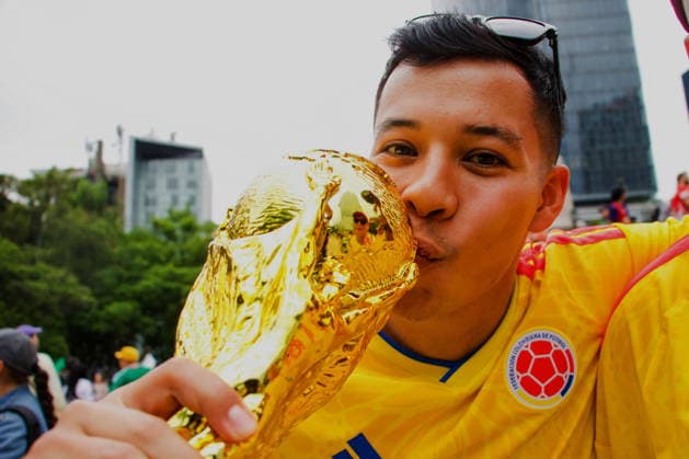 Colombian fans gather ahead of World Cup match against Uzbekistan A fan from Colombia poses ahead of the match against Uzbekistan during the 2026 FIFA World Cup, WM, Weltmeisterschaft, Fussball in Mexico City, Mexico, 16 June 2026. Mexico City Mexico  Copyright: xTomásxCruzx