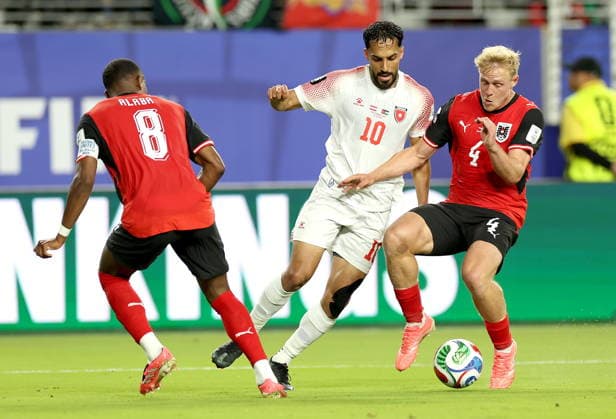FIFA World Cup, WM, Weltmeisterschaft, Fussball 2026 - Group J - Austria vs Jordan Musa Al-Taamari (C) of Jordan in action against David Alaba (L) and Xaver Schlager of Austria during the FIFA World Cup 2026 group stage match Austria against Jordan, in San Francisco, USA, 16 June 2026. SAN FRANCISCO United States  Copyright: xBENJAMINxFANJOYx