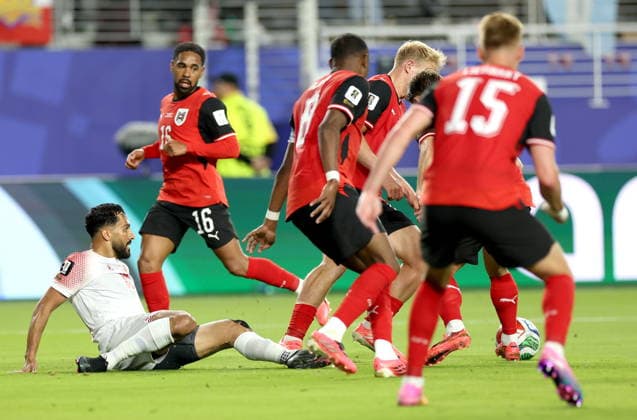 FIFA World Cup, WM, Weltmeisterschaft, Fussball 2026 - Group J - Austria vs Jordan Austrian defenders take the ball off Musa Al-Taamari (L) of Jordan during the FIFA World Cup 2026 group stage match Austria against Jordan, in San Francisco, USA, 16 June 2026. SAN FRANCISCO United States  Copyright: xBENJAMINxFANJOYx