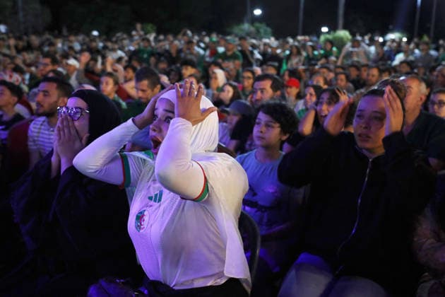 Algerie vs Argentine Coupe du Monde 2026 ecran geant a Alger Des supporters algeriens assistent a la retransmission publique du match de football avec ecran geant du groupe (G) de la Coupe du Monde de la FIFA 2026 opposant l Algerie a l Argentine, a Alger, en Algerie, le 17 juin 2026 (Photo By Billel Bensalem APP) Alger Algerie Copyright: xAlgÃ riexPressexPhotosxBillelxBensalemx xAPPx IMG_4549