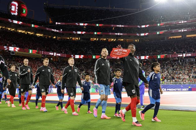 SOCCER - FIFA World Cup, WM, Weltmeisterschaft, Fussball 2026 SANTA CLARA,CALIFORNIA,USA,17.JUN.26 - SOCCER - FIFA World Cup 2026, group stage, Austria vs Jordan. Image shows Alexander Schlager, David Alaba (AUT) and the team of AUT.  GEPAxpictures xArminxRauthner