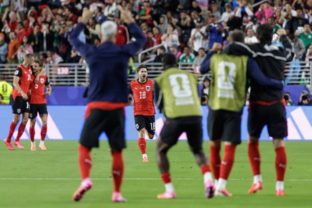 SOCCER - FIFA World Cup, WM, Weltmeisterschaft, Fussball 2026 SANTA CLARA,CALIFORNIA,USA,17.JUN.26 - SOCCER - FIFA World Cup 2026, group stage, Austria vs Jordan. Image shows the rejoicing of Romano Schmid and Marko Arnautovic (AUT).  GEPAxpictures xArminxRauthner