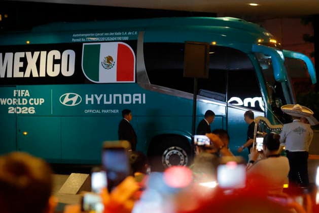 Mexico player arrives at team hotel in Guadalajara People react to the arrival of the bus carrying the Mexico national team, Nationalteam in Guadalajara, Mexico, 16 June 2026. Guadalajara Mexico  Copyright: xFranciscoxGuascox
