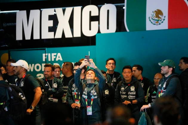 Mexico player arrives at team hotel in Guadalajara Players of Mexico react upon their arrival at the team hotel in Guadalajara, Mexico, 16 June 2026. Guadalajara Mexico  Copyright: xFranciscoxGuascox