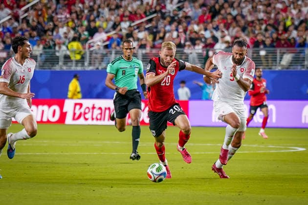 USA: Fußball FIFA World Cup, WM, Weltmeisterschaft, Fussball 2026 Gruppenphase Gruppe J Österreich vs Jordanien San Francisco Bay Area Stadium Levi™s Stadium (Santa Clara County, Kalifornien): Konrad Laimer (Österreich 20) am Ball - Sponsoren, Werbung, Wirtschaft, Werbebande BETANO