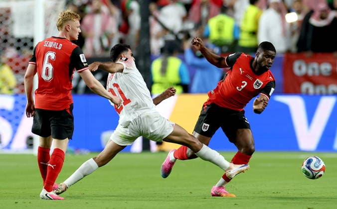 FIFA World Cup, WM, Weltmeisterschaft, Fussball 2026 - Group J - Austria vs Jordan Kevin Danso (R) of Austria in action against Nizar Al-Rashdan of Jordan during the FIFA World Cup 2026 group stage match Austria against Jordan, in San Francisco, USA, 16 June 2026. SAN FRANCISCO United States  Copyright: xBENJAMINxFANJOYx
