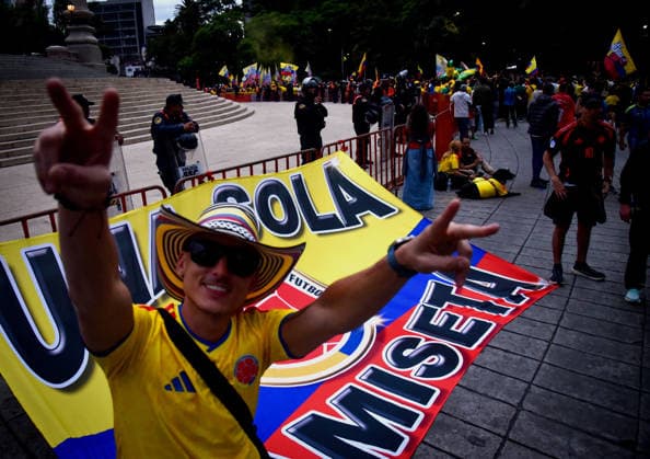 Colombian Fans Gather At Angel Of Independence Ahead Of Colombia™s World Cup Debut A Colombia supporter wearing the national team, Nationalteam s jersey and a traditional hat gestures in front of a large banner during a gathering of Colombian fans at the Angel of Independence in Mexico City, Mexico, on June 16, 2026. Thousands of Colombian supporters living in Mexico and traveling fans gather at the iconic monument to celebrate and show their support for the national team ahead of Colombia s debut match at the FIFA World Cup, WM, Weltmeisterschaft, Fussball 2026. Mexico City Mexico  Copyright: xRafaelxRodriguezx originalFilename:rodriguez-notitle260616_np2hb.jpg