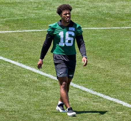 New York Jets tight end Kenyon Sadiq (16) during minicamp at the Atlantic Health Jets Training Center, Florham Park, New Jersey on Tuesday June 16, 2026. CSM NFL, American Football Herren, USA 2026: New York Jets Minicamp June 16  - ZUMAc04_ 20260616_zma_c04_169 Copyright: xDuncanxWilliamsx