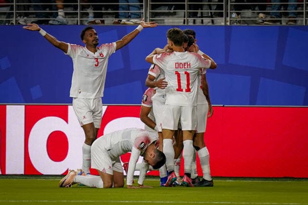 USA: Fußball FIFA World Cup, WM, Weltmeisterschaft, Fussball 2026 Gruppenphase Gruppe J Österreich vs Jordanien San Francisco Bay Area Stadium Levi™s Stadium (Santa Clara County, Kalifornien): Tor und Torjubel und Gebet zum 1:1 durch Ali Olwan (Jordanien 9) Freude, Emotionen, Jubel