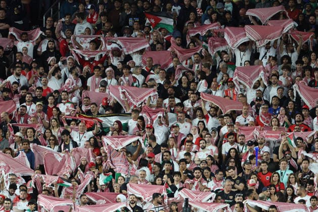Fans in Jordan cheer during a Group J match at the 2026 FIFA World Cup, WM, Weltmeisterschaft, Fussball between Austria and Jordan at Levi s Stadium in Santa Clara, USA, 16 June 2026. FIFA World Cup 2026 : Gropu J - Austria vs. Jordan !ACHTUNG: NUR REDAKTIONELLE NUTZUNG!  Copyright: xMiguelxGutiérrezx GR3300 20260617-55020617468_1