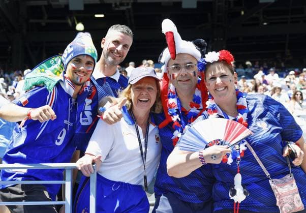 Football: 2026 World Cup France supporters cheer ahead of a World Cup Group I football match against Senegal at New York New Jersey Stadium in East Rutherford, New Jersey, on June 16, 2026.  A14AA0005619086P