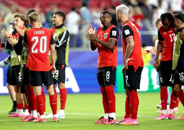 FIFA World Cup, WM, Weltmeisterschaft, Fussball 2026 - Group J - Austria vs Jordan David Alaba (facing) of Austria talks to teammate Marko Arnautovic as the team applaud fans after the FIFA World Cup 2026 group stage match Austria against Jordan, in San Francisco, USA, 16 June 2026. Austria won 3-1. SAN FRANCISCO United States  Copyright: xBENJAMINxFANJOYx