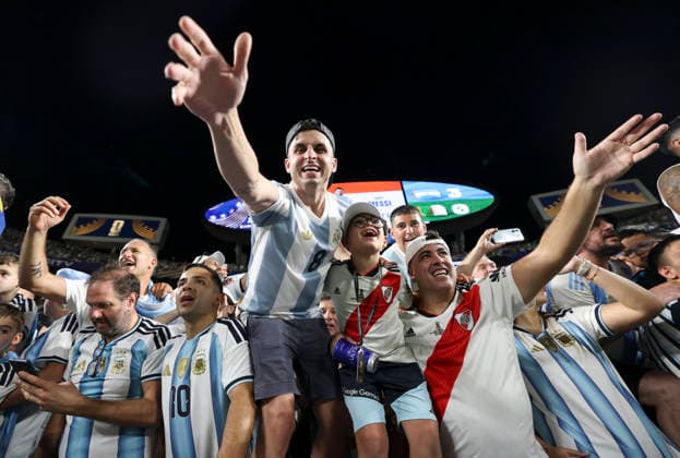 (260617) -- KANSAS CITY, June 17, 2026 -- Fans of Argentina cheer after the group J match between Argentina and Algeria at the FIFA World Cup, WM, Weltmeisterschaft, Fussball 2026 at Kansas City Stadium in Kansas City, the United States, June 16, 2026. ) (SP)U.S.-KANSAS CITY-FOOTBALL-FIFA WORLD CUP-GROUP J-ARG VS ALG LixMing 