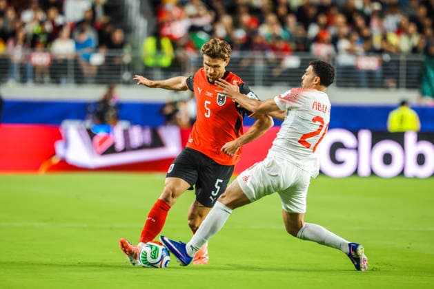 June 16, 2026, Santa Clara, California, USA: Santa Clara, USA - June 16 2026: Stefan Posch 5 of Austria clashes with Nizar Al-Rashdan 21 of Jordan during the FIFA World Cup, WM, Weltmeisterschaft, Fussball match between Austria and Jordan at a FIFA World Cup group match at San Francisco Bay Area Stadium Santa Clara USA - ZUMAp121 20260616_zsp_p121_047 Copyright: xChrisxPutnamx