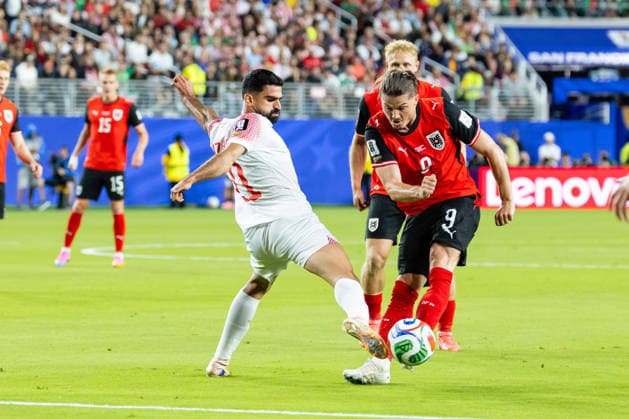 SANTA CLARA, CA - JUNE 16: Nizar al-Rashdan 21 of Jordan deflects a kick by Marcel Sabitzer 9 of Austria during the FIFA World Cup, WM, Weltmeisterschaft, Fussball 2026 Group J match between Austria and Jordan on June 16, 2026 at San Francisco Bay Area Stadium in Santa Clara, CA. (Photo by Matthew Huang Icon Sportswire) SOCCER: JUN 16 FIFA World Cup 26 Group J - Austria vs Jordan EDITORIAL USE ONLY Icon260616009