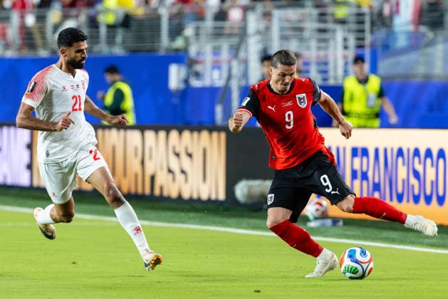 SANTA CLARA, CA - JUNE 16: Ali Olwan 9 of Jordan controls the ball against Nizar al-Rashdan 21 of Jordan during the FIFA World Cup, WM, Weltmeisterschaft, Fussball 2026 Group J match between Austria and Jordan on June 16, 2026 at San Francisco Bay Area Stadium in Santa Clara, CA. (Photo by Matthew Huang Icon Sportswire) SOCCER: JUN 16 FIFA World Cup 26 Group J - Austria vs Jordan EDITORIAL USE ONLY Icon260616016