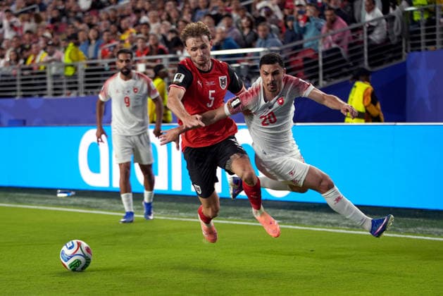 Austria vs Jordan - FIFA World Cup, WM, Weltmeisterschaft, Fussball 2026 - Group J SANTA CLARA, UNITED STATES - JUNE 16: Mohannad Abu Taha (20) of Jordan in action against Stefan Posch (5) of Austria during the 2026 FIFA World Cup First Stage Group J match between Jordan and Austria at the San Francisco Bay Area Stadium (Levi’s Stadium) in Santa Clara, California, United States on June 16, 2026. Tayfun Coskun Anadolu California United States. Editorial use only. Please get in touch for any other usage.  Copyright: x2026xAnadoluxTayfunxCoskunx