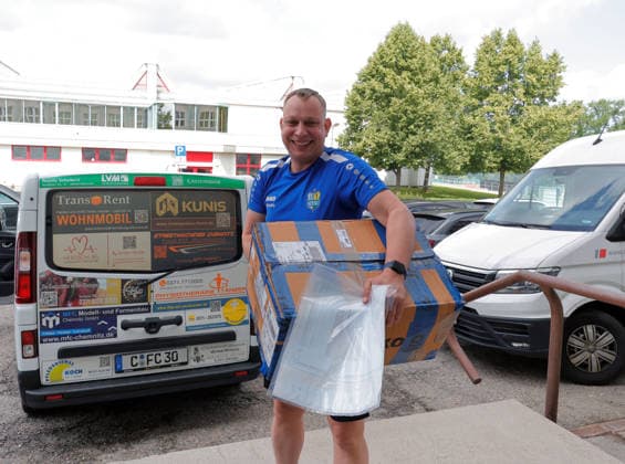 CFC_ Trainingsbeginn 17.06.2026, Chemnitz, Sportforum, Fussball, Regionalliga Nordost, CFC, Training Cheftrainer Benjamin Duda begrüsst die Spieler zum ersten Training nach der Sommerpause. Zeugwart Henry Büttner Chemnitz Sachsen BRD