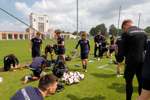 CFC_ Trainingsbeginn 17.06.2026, Chemnitz, Sportforum, Fussball, Regionalliga Nordost, CFC, Training Cheftrainer Benjamin Duda begrüsst die Spieler zum ersten Training nach der Sommerpause. Chemnitz Sachsen BRD