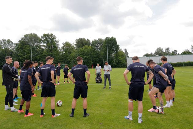 CFC_ Trainingsbeginn 17.06.2026, Chemnitz, Sportforum, Fussball, Regionalliga Nordost, CFC, Training Cheftrainer Benjamin Duda begrüsst die Spieler zum ersten Training nach der Sommerpause. Chemnitz Sachsen BRD