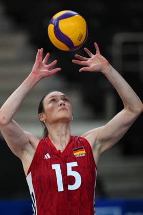 Germany v China - FIVB Women s Volleyball Nations League ANKARA, TURKIYE - JUNE 17: Romy-Aylin Jatzko (15) of Germany warms up ahead of the 2026 FIVB Women s Volleyball Nations League second stage match between Germany and China at the Ankara Sports Hall, in Ankara, Turkiye, on June 17, 2026. Akin Celiktas Anadolu Ankara Turkey. Editorial use only. Please get in touch for any other usage.  Copyright: x2026xAnadoluxAkinxCeliktasx