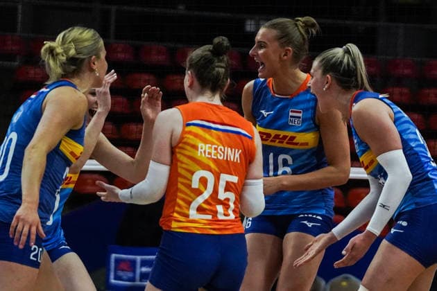 FIVB Women s Nations League 2026. Netherlands players celebrate a point during the FIVB Women s Volleyball Nations League match between Canada and the Netherlands in Bangkok, Thailand, on June 17, 2026. Bangkok Bangkok Thailand  Copyright: xAnusakxLaowilasx originalFilename:laowilas-notitle260617_np3IC.jpg
