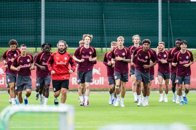 SOCCER - BL, RBS, training start SALZBURG,AUSTRIA,17.JUN.26 - SOCCER - ADMIRAL Bundesliga, Red Bull Salzburg, training start. Image shows team of Sazlburg.  GEPAxpictures xJulioxArellano