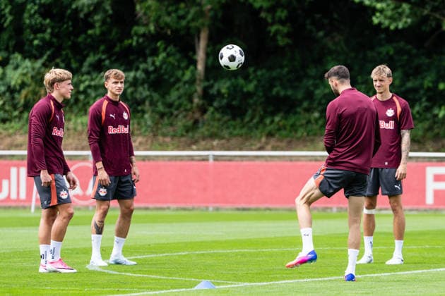 SOCCER - BL, RBS, training start SALZBURG,AUSTRIA,17.JUN.26 - SOCCER - ADMIRAL Bundesliga, Red Bull Salzburg, training start. Image shows team of Salzburg.  GEPAxpictures xJulioxArellano