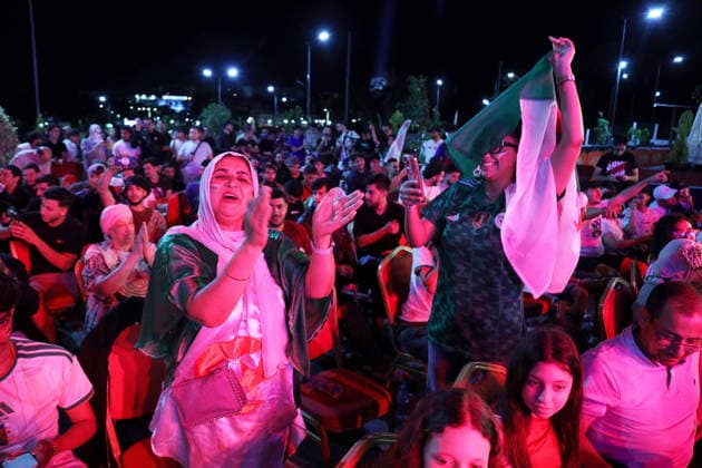 Algeria Vs. Argentina, 2026 World Cup, Giant Screen In Algiers Supporters watch a public broadcast of the FIFA World Cup, WM, Weltmeisterschaft, Fussball 2026 Group G football match between Algeria and Argentina on a giant screen in Algiers, Algeria, on June 17, 2026. Alger Algeria  Copyright: xAPPx originalFilename:app-notitle260617_nppRk.jpg