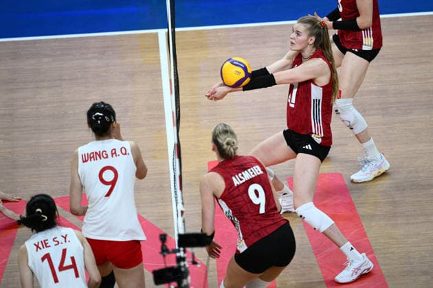 Germany v China - FIVB Women s Volleyball Nations League ANKARA, TURKIYE - JUNE 17: Camilla Weitzel (R) of Germany in action during the 2026 FIVB Women s Volleyball Nations League second stage match between Germany and China at the Ankara Sports Hall, in Ankara, Turkiye, on June 17, 2026. Akin Celiktas Anadolu Ankara Turkey. Editorial use only. Please get in touch for any other usage.  Copyright: x2026xAnadoluxAkinxCeliktasx