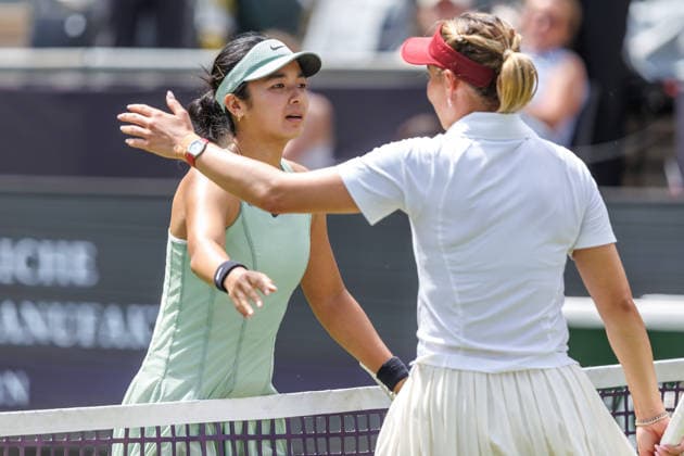 Berlin, 15.06.26, Tennis: VANDA Pharmaceuticals BERLIN TENNIS OPEN 2026 im Steffi-Graf-Stadion. Damen, Einzel. D. Vekic (CRO) vs A. Eala (PHI). Alexandra Eala bedankt sich bei Donna Vekic. VANDA Pharmaceuticals BERLIN TENNIS OPEN 2026