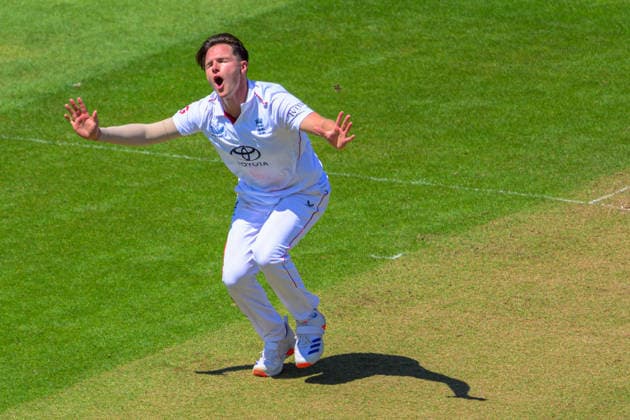 LONDON, ENGLAND JUNE 17 - Sonny Baker of England looks dejected during Day One of the 2nd Rothesay Test Match game between England and New Zealand at Kia Oval on June 17, 2026 in London , England . (Photo by Keeran Marquis Sports Press Photo)  Copyright: xKeeranxMarquis SPPx Sportspressphoto_SPR168280