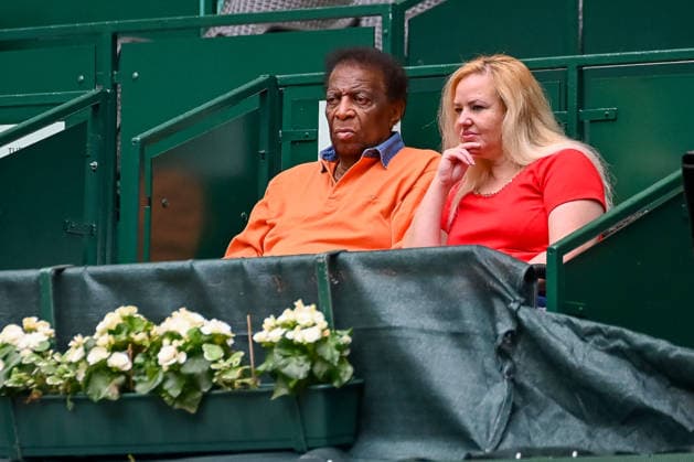 Roberto Blanco und Ehefrau Luzandra Strassburg verfolgen das Tennisspiel auf dem Center Court TERRA WORTMANN Open 2026, Tennis, ATP, Tennis Herren Tennis Herren 500, Turnier, Hauptfeld, 17.06.2026, TERRA WORTMANN Open 2026, Tennis, ATP, Tennis Herren 500, Turnier, Hauptfeld, 17.06.2026 Halle *** Roberto Blanco and his wife Luzandra Strassburg watch the tennis match on Center Court at the TERRA WORTMANN Open 2026, Tennis, ATP, Mens 500, Tournament, Main Draw, June 17, 2026, TERRA WORTMANN Open 2026, Tennis, ATP, Men’s 500, Tournament, Main Draw, June 17, 2026, Indoor,detected_source_language Copyright: xEibner-Pressefoto RobertxGertzenx EP_RGN