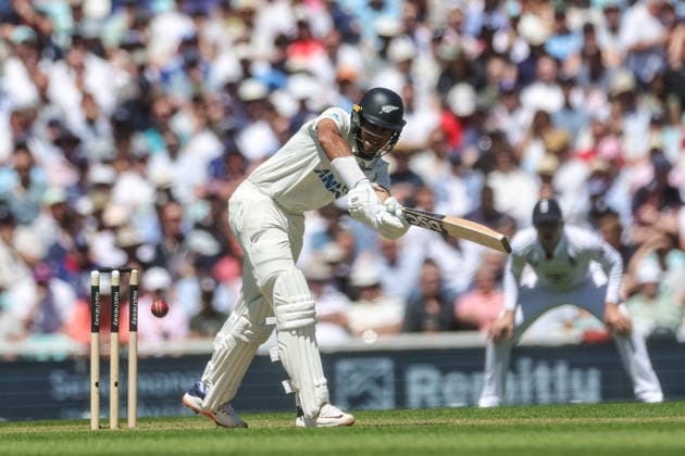 2nd Rothesay Test Match Day 1 England v New Zealand Rachin Ravindra of New Zealand hits a four during the 2nd Rothesay Test Match Day 1 match England vs New Zealand at The Kia Oval, London, United Kingdom on 17 June 2026 (Photo by Mark Cosgrove News Images) London The Kia Oval London United Kingdom Copyright: xMarkxCosgrove NewsxImagesx