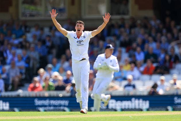 England v New Zealand, International Test Match 2026 WICKET CELEBRATION England Fast Bowler Matt Fisher removes New Zealand Wicketkeeper Batter Devon Conway (88) as he™s caught behind during the International Test Match 2026 match between England and New Zealand at the Oval, London, UK on 17 June 2026. London Oval London UK Editorial use only , Copyright: xChrisxFoxwellx PSI-24387-0076