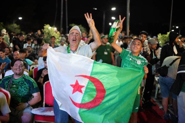 2026 World Cup - Supporters Watch Algeria v Argentina in Algiers Algerian supporters watch the FIFA World Cup, WM, Weltmeisterschaft, Fussball 2026 Group G match between Algeria and Argentina on a giant screen in Alger, Algeria on June 17, 2026. Photo by Billel Bensalem APP ABACAPRESS.COM Alger  Copyright: xBensalemxBillel APP ABACAx