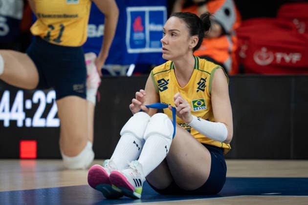 France v Brazil - FIVB Women s Volleyball Nations League??????? ANKARA, TURKIYE - JUNE 17: Roberta Ratzke of Brazil warms up before the 2026 FIVB Women s Volleyball Nations League match between France and Brazil at the Ankara Sports Hall, in Ankara, Turkiye, on June 17, 2026. Ahmet Serdar Eser Anadolu Ankara Turkey. Editorial use only. Please get in touch for any other usage.  Copyright: x2026xAnadoluxAhmetxSerdarxEserx